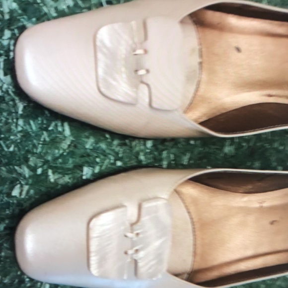 Vaneli soft pale gold cream dress shoes and half inch heel - Picture 2 of 5
